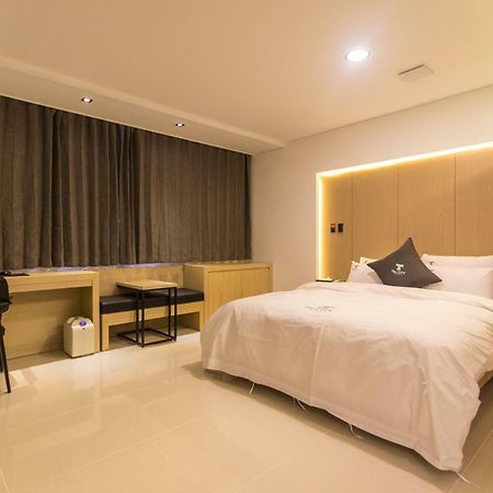 The City Hotel Jeonju Exterior foto