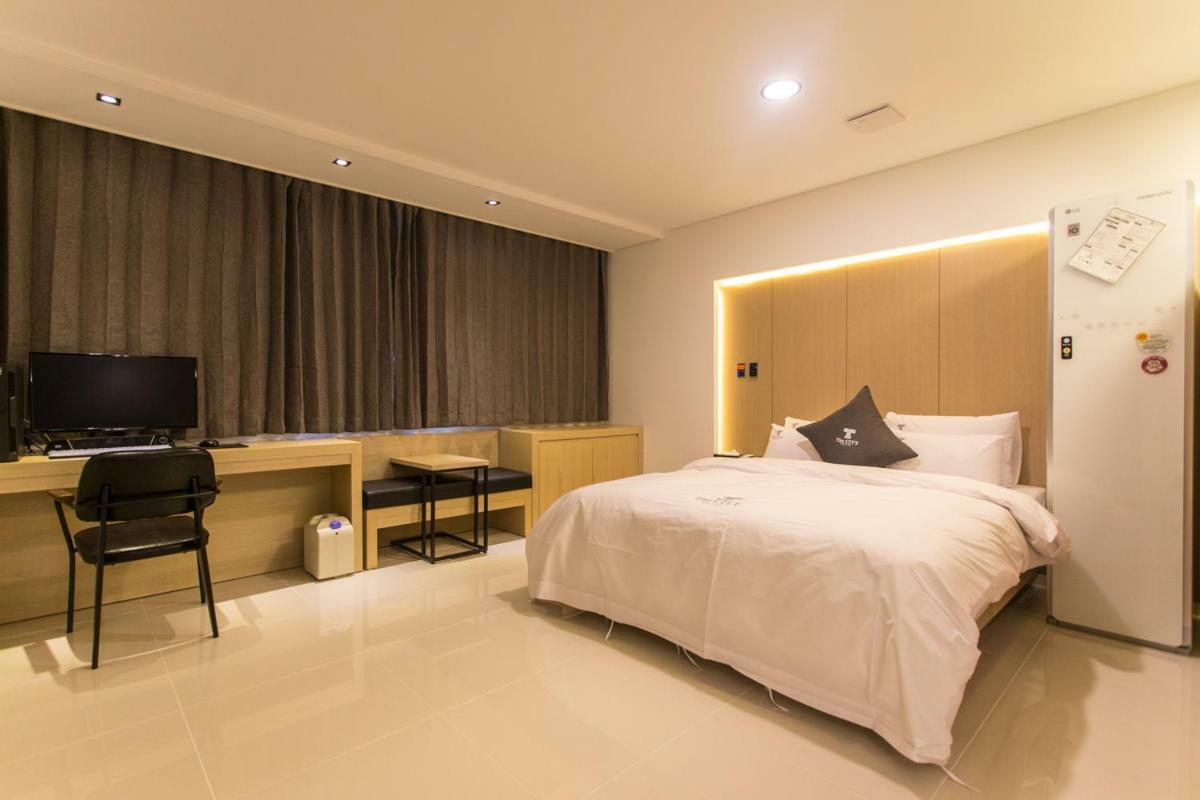 The City Hotel Jeonju Exterior foto