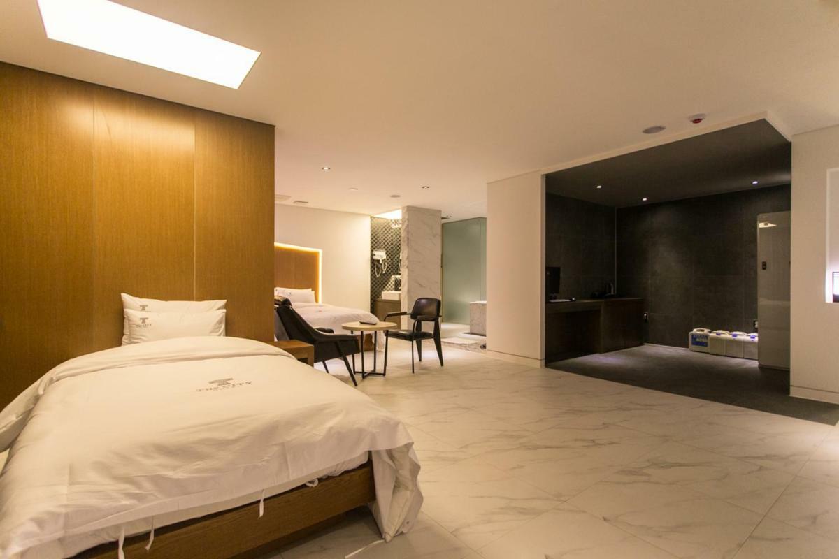 The City Hotel Jeonju Exterior foto